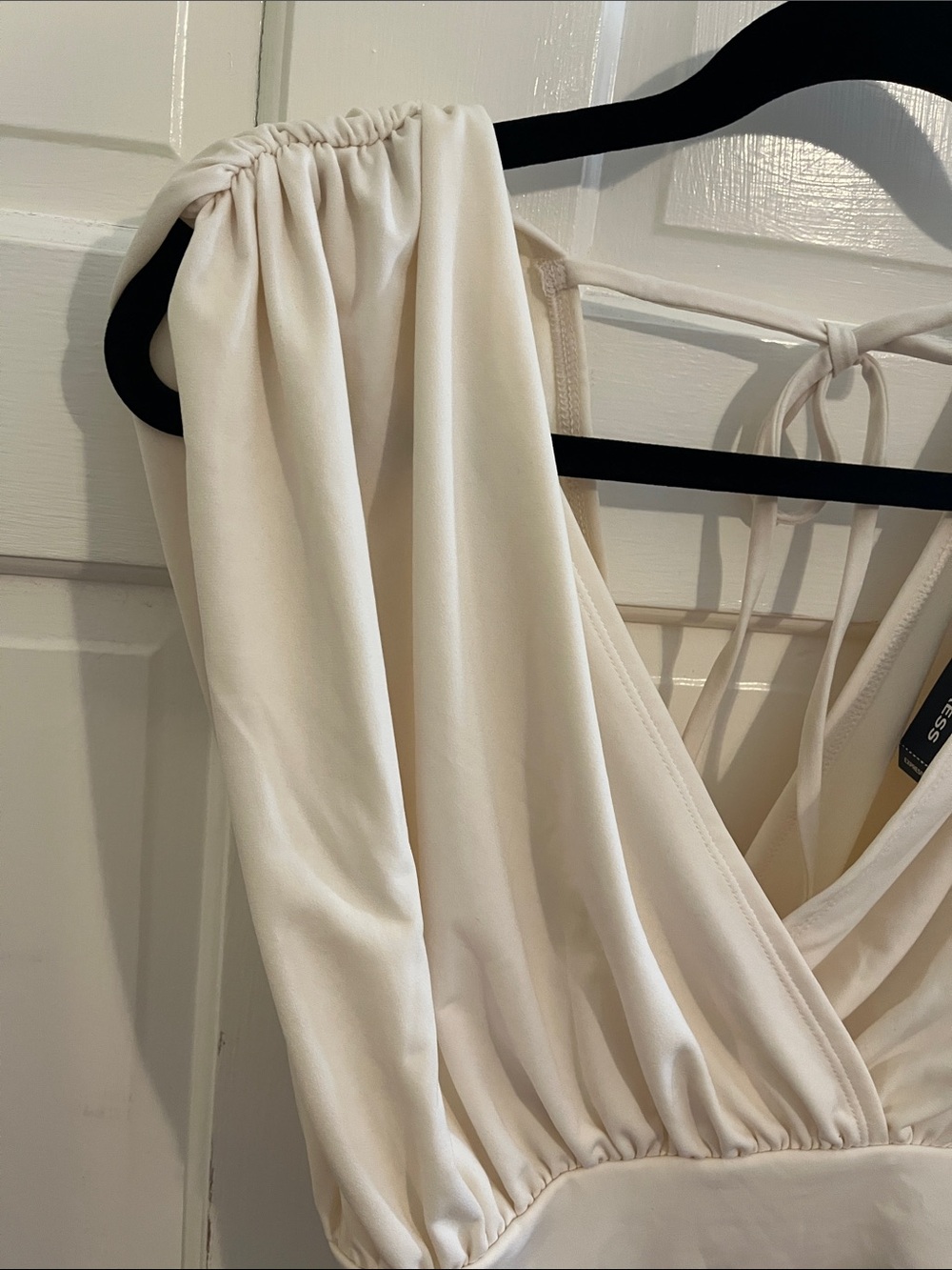 NWT Express Ivory Cream Ruched Shoulder Wrap Front Tie Back Crop Top Size M - Picture 4 of 5